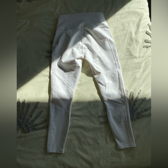 Sport bra top & leggings | Fabletics - Picture 7 of 10